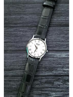 Rare Vintage Slim Seíko Round Roman Dial Slv Blk  Mens Watch